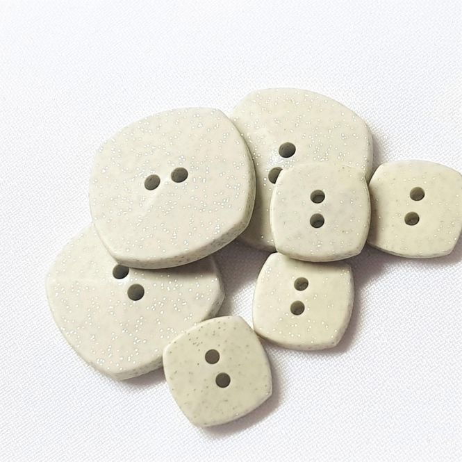 Hovedbilde Firkantknapp creme glitter 15 og 25 mm -  ...