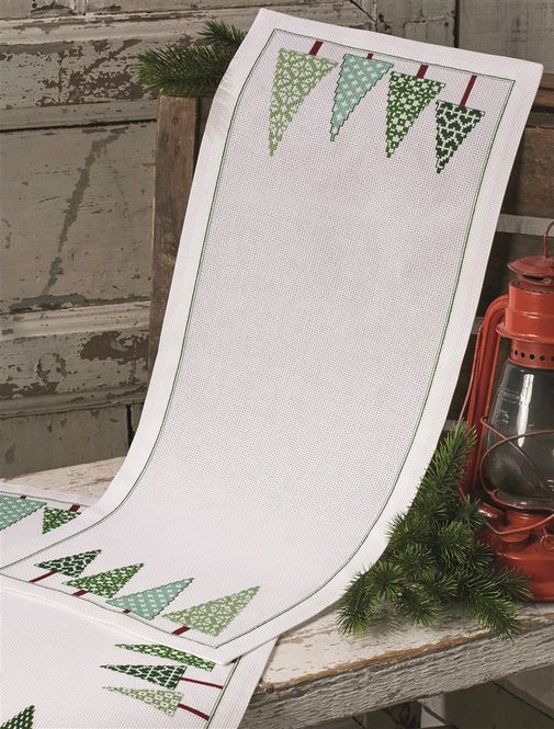 Hovedbilde Juletrær på rekke - løper 28 x 74 cm - ...